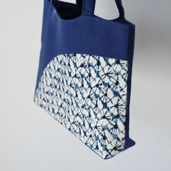 yn-spt-zha-01-motif-graphique-indigo2 Petit sac à main indigo Zharan